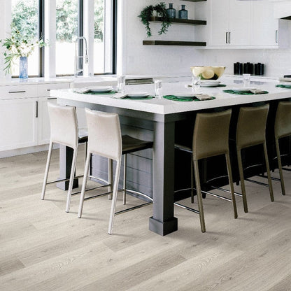 Laminate Mohawk - RevWood Plus - Hampton Villa - Sunshower Oak - Laminate Mohawk